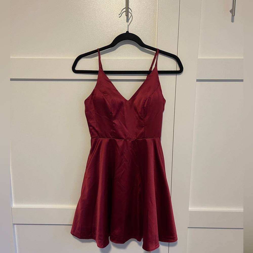 Juniors' V-Neck Sleeveless Pleated Fit & Flare Dress